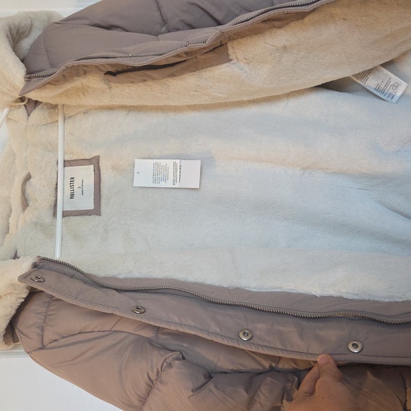 Hollister Beige Puffer Jacket with Hood - Picture 7 of 11